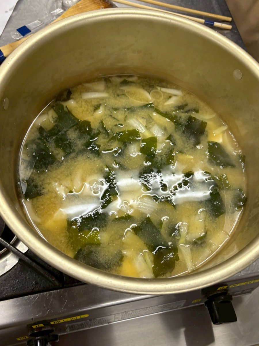 cookingkan's tweet photo. 5/7 通常活動

【メニュー】
ハンバーグ
にんじんのグラッセ
豆腐とわかめの味噌汁

ふわふわでジューシーなハンバーグはにんじんとブロッコリーとも相性抜群✨️
お味噌汁も優しい味わいでした🙌🏻

 #関大 #関西大学 #春から関大 #料理サークル https://t.co/rcM2sre4JT