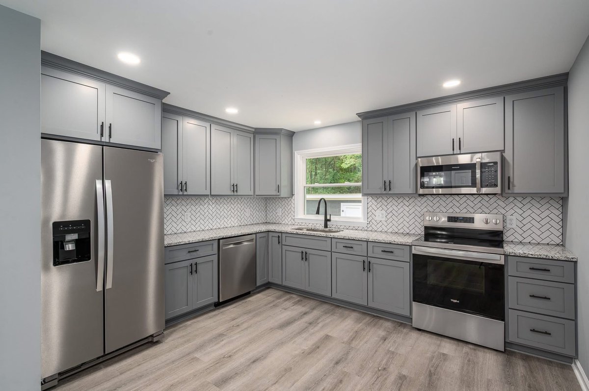 Welcome to this beautifully renovated 3-bed,2-bath, where every detail has been  updated brand-new windows, electrical, and plumbing, to sleek new flooring throughout. Th spacious kitchen features new granite countertops, stainless steel appliances
Scott Harrill Huitt Realty