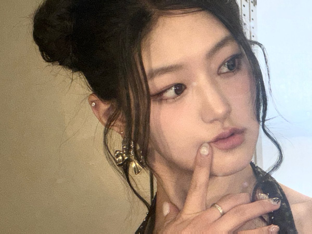 KISSOFLIFE_S2's tweet photo. [하늘☁️🦋] 🥟🥟

#KISSOFLIFE #키스오브라이프 #KIOF 
#HANEUL #하늘 https://t.co/wyMXzKjOSs