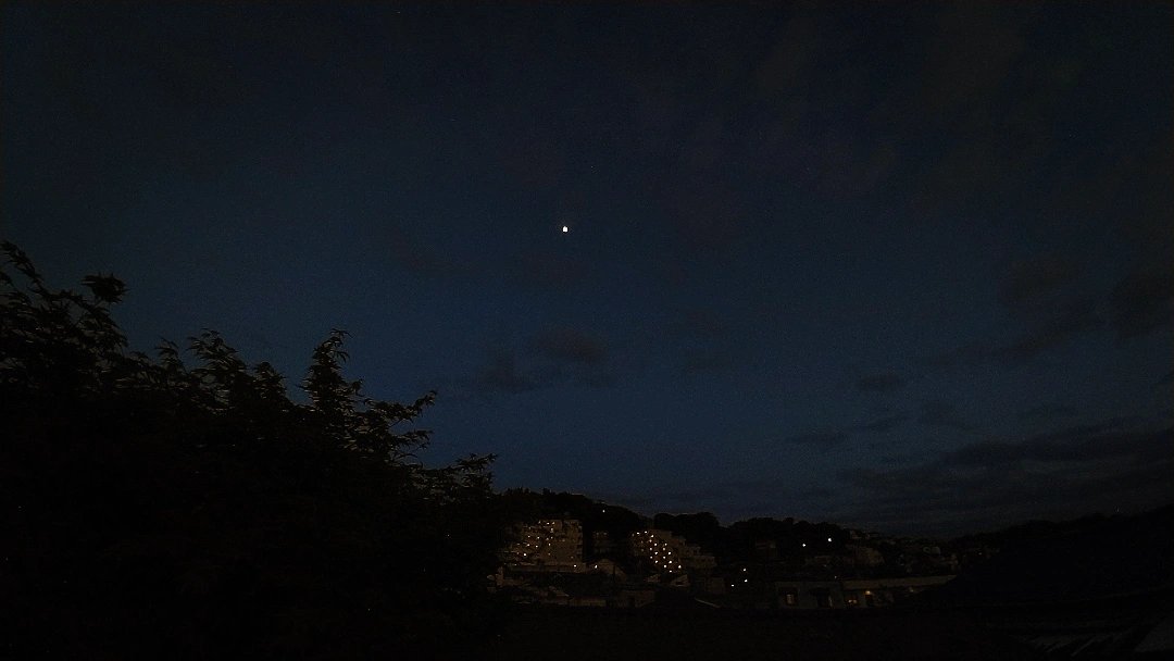 kuro0021's tweet photo. #ユウソラ
#ゆうがた
#ゆうづき
#evening
#eveningsky
#eveningmoon https://t.co/bqJ9QRQ3HB