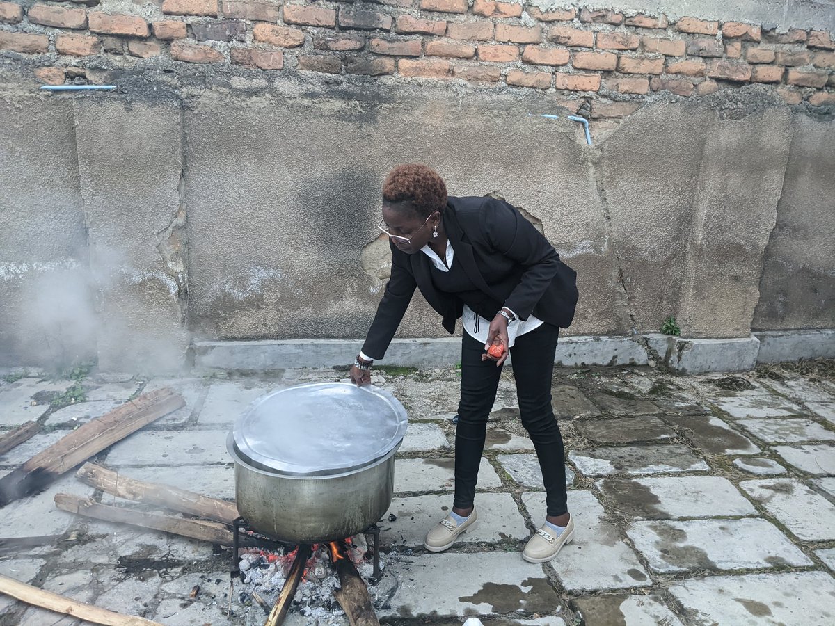Grace Shio (@graceshio03) on Twitter photo Tunapika hapa hapa, tunakula hapa hapa na tunalala hapa hapa mpaka tumpate Mdude <a href="/mdudenyagali/">Mdude Nyagali</a>
Mwenye unga, mchele, viazi,maharage, sukari, chumvi msisite kutupitishia hapa.
Hili ni la kwetu sote.
#FreeMdudeNyagali Tunapika hapa hapa, tunakula hapa hapa na tunalala hapa hapa mpaka tumpate Mdude <a href="/mdudenyagali/">Mdude Nyagali</a>
Mwenye unga, mchele, viazi,maharage, sukari, chumvi msisite kutupitishia hapa.
Hili ni la kwetu sote.
#FreeMdudeNyagali