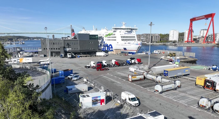 HELLENICSHIP's tweet image. Hydrogen powers ships with electricity in pilot test at the #Port of Gothenburg #emissions #emissionreduction #vessels 
hellenicshippingnews.com/hydrogen-power…