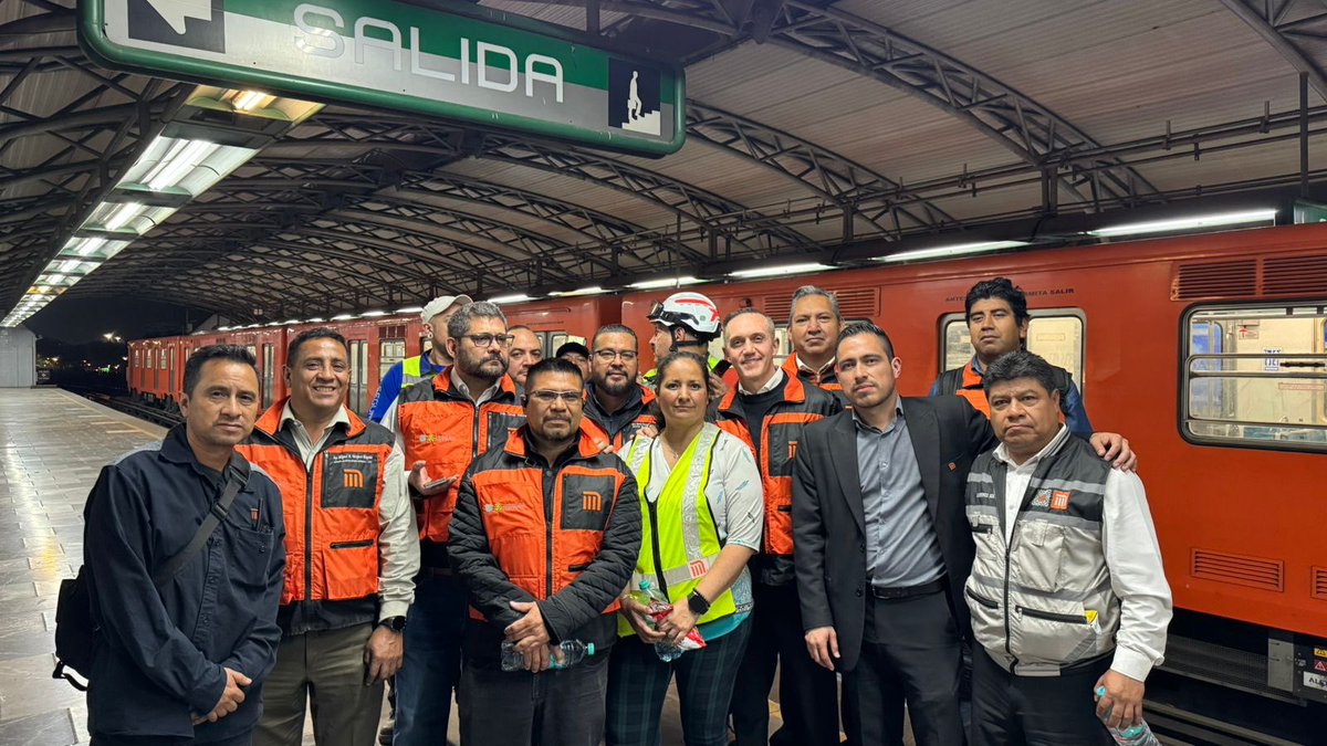 AdrianRubalcava's tweet photo. 🛑 Linea B. 

Aviso importante:

Al momento se concluyen los trabajos y estamos listos para la apertura del servicio en su totalidad,  tras concluir satisfactoriamente la revisión en zona de vías.
Con esto, todas las estaciones de la línea B operan con normalidad.

Quiero agradecer profundamente a las y los trabajadores del @MetroCDMX por su compromiso durante la jornada nocturna, así como a @RTP_CiudadDeMex y @SSC_CDMX por su valioso respaldo.

Mi reconocimiento también para las y los usuarios por su paciencia y comprensión.