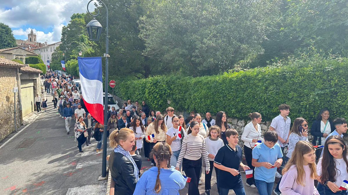 Mougins (@villedemougins) on Twitter photo 🇫🇷 Le maire <a href="/RichardGaly/">Richard Galy</a>, le Premier adjoint <a href="/UlivieriC/">Christophe ULIVIERI</a>, les élus, les autorités civiles et militaires, et de nombreux Mouginois ont célébré ce jeudi les 80 ans de la Victoire du 8 mai 1945.
Ils ont rendu hommage à tous ceux qui, dans cette terrible guerre, ont tout sacrifié pour 🇫🇷 Le maire <a href="/RichardGaly/">Richard Galy</a>, le Premier adjoint <a href="/UlivieriC/">Christophe ULIVIERI</a>, les élus, les autorités civiles et militaires, et de nombreux Mouginois ont célébré ce jeudi les 80 ans de la Victoire du 8 mai 1945.
Ils ont rendu hommage à tous ceux qui, dans cette terrible guerre, ont tout sacrifié pour