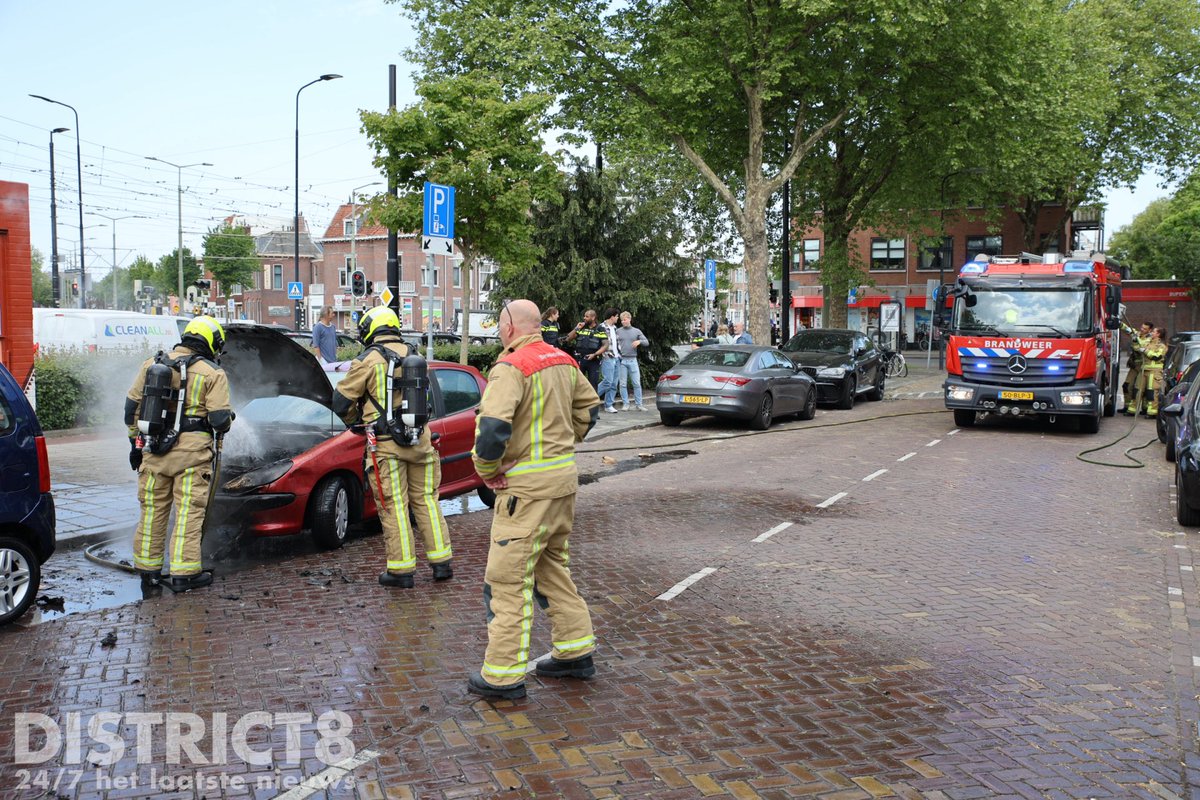 Auto in brand aan de Caan van Necklaan in Rijswijk