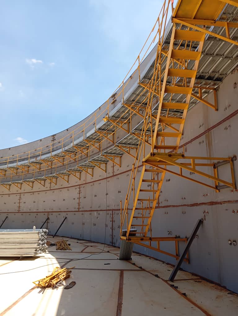 EIPP_CUPET's tweet photo. Mostramos cómo avanza el Tanque 49-1 en la Base de Supertanqueros de la DTCC Matanzas. Esta semana la EIPP realizó  el control del autor al montaje del 5to rolo.
#PetrolerosPorCuba 
#PorCubaJuntosCrecemos
🇨🇺🇨🇺🇨🇺🇨🇺🇨🇺🇨🇺🇨🇺🇨🇺🇨🇺🇨🇺 https://t.co/0nl8dzAQGc
