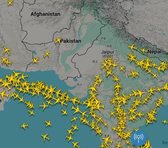 Tv24networkes's tweet image. डरे पाकिस्तान ने अपना और स्पेस पूरी तरह से बंद कर लिया है। #PakistanAlert #IndiaPakistanWar #IndiaPakistan