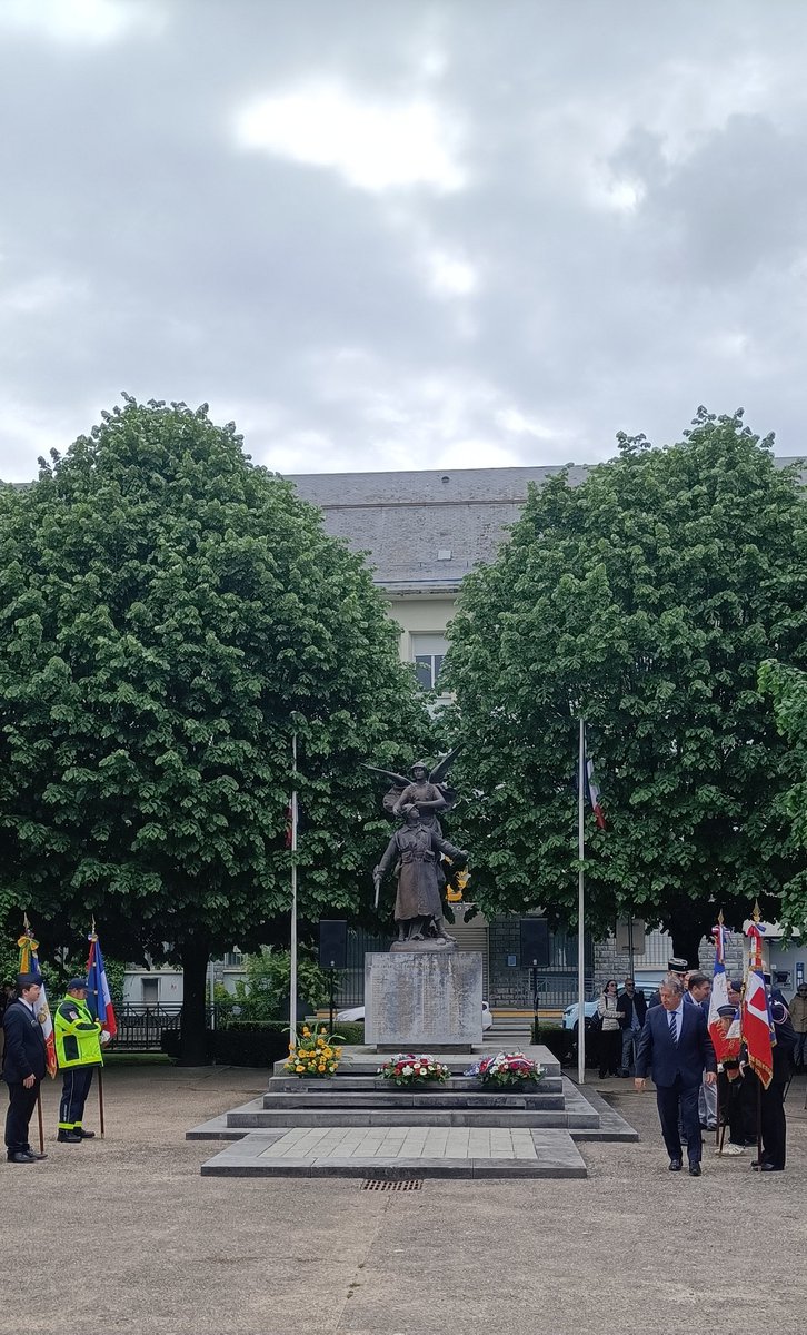 Commémoration du 80e anniversaire de la libération. 
Les élèves porteurs des valeurs de la République et du devoir de mémoire