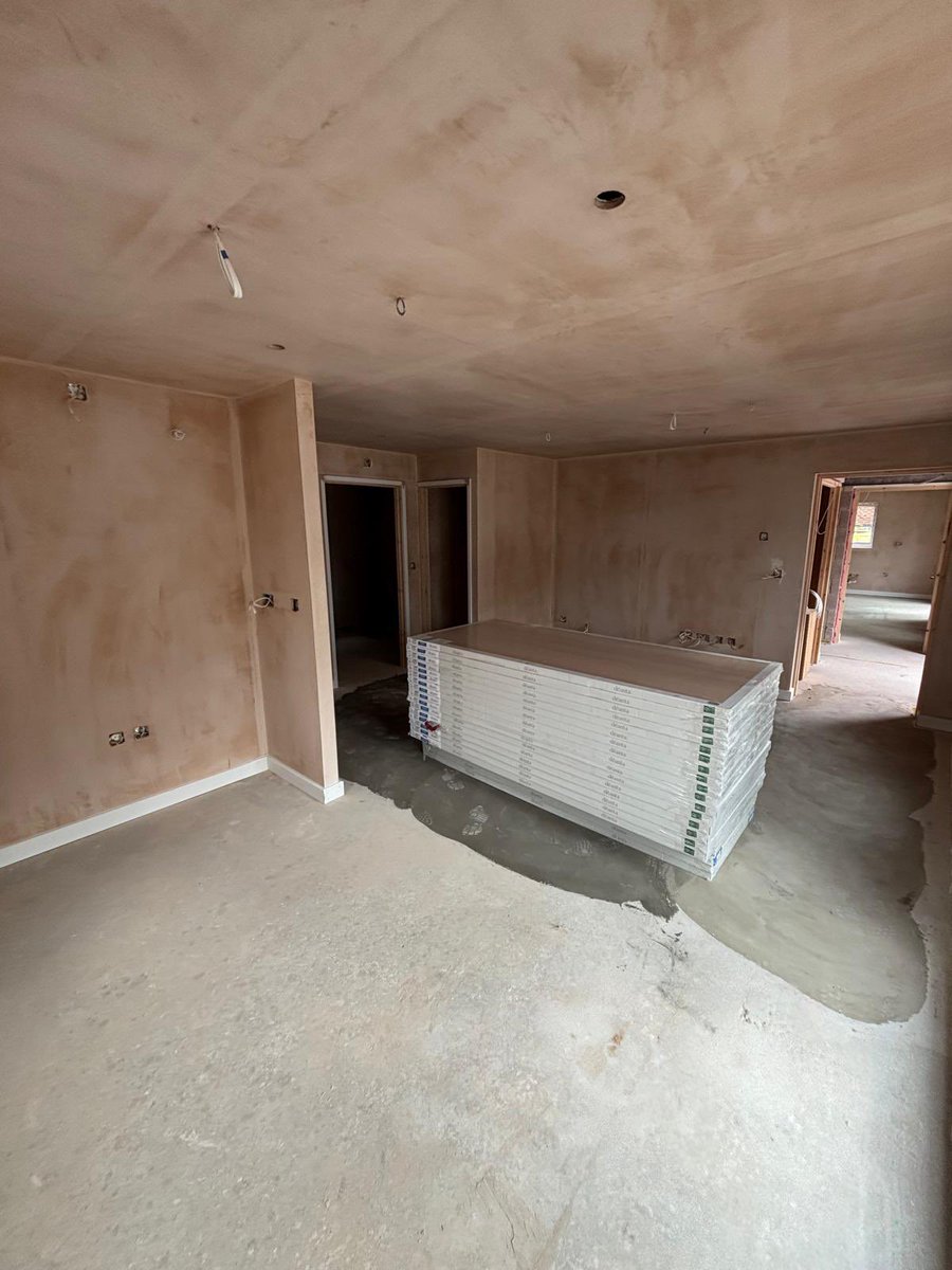 The rooms at Woods Lane have now been boarded and plastered for Brookhouse - things are really starting to take shape! 👷

#Plastering #Construction #BrookhouseProject #ProgressUpdate #Project