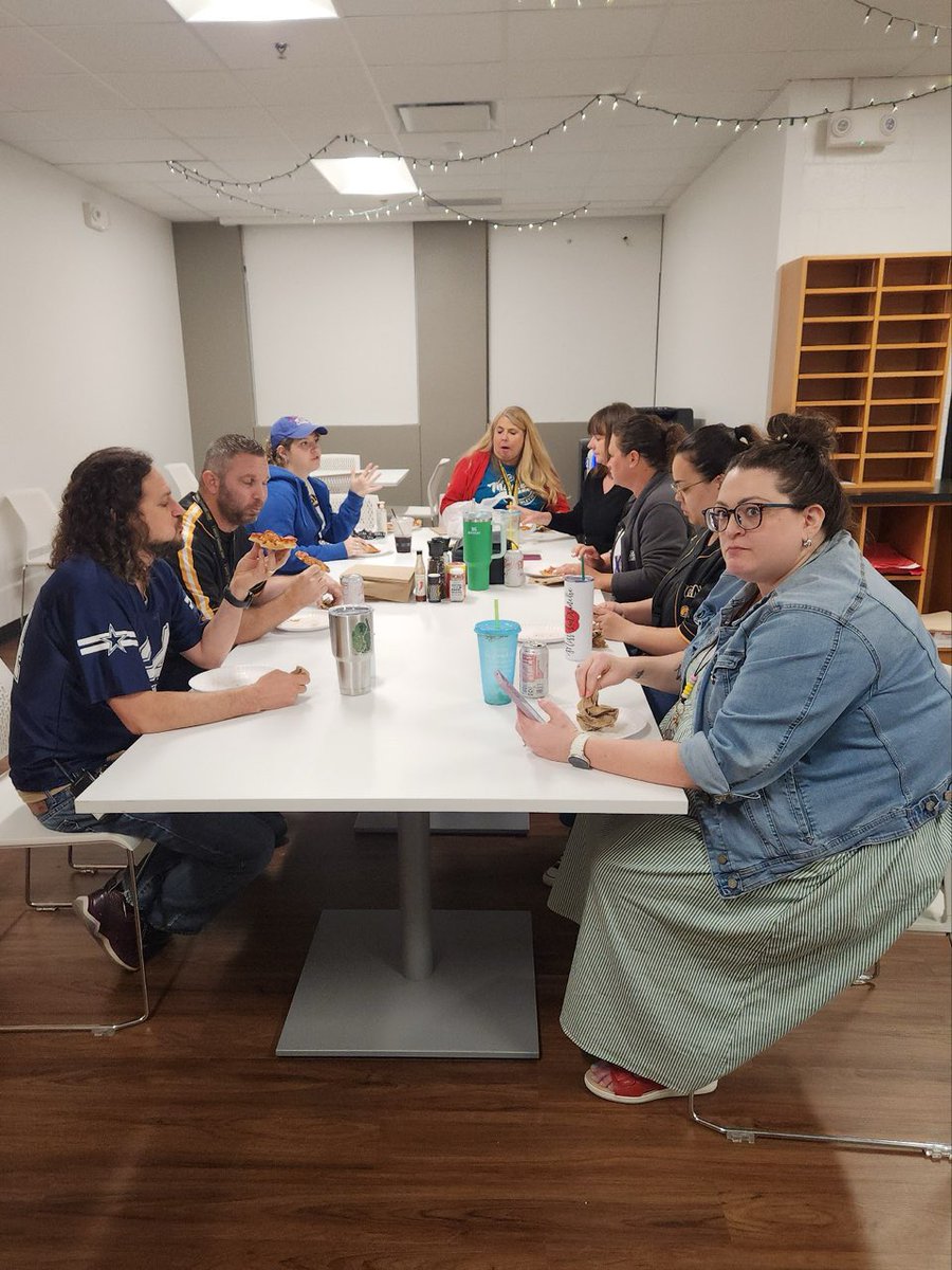 Big thanks to our amazing PTA for treating our teachers to a delicious pizza lunch yesterday in honor of Teacher Appreciation Week! We’re so grateful for your support and generosity! #TeacherAppreciationWeek #ThankYouPTA