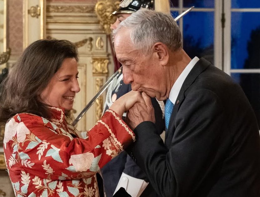 Vocês têm é pena de não beijar assim!