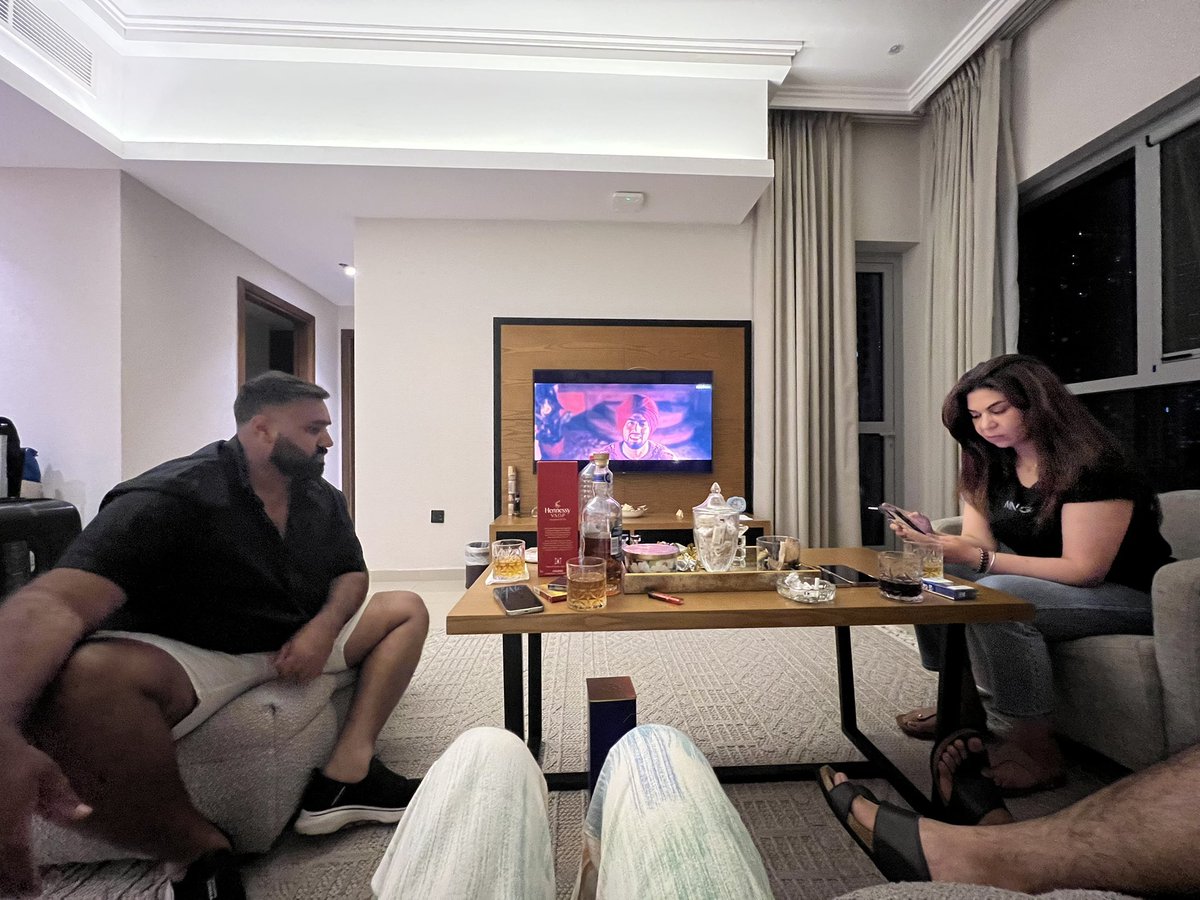 准备复盘一下基金投的几个项目，可能会不定时的抽取一些幸运小粉丝，留下你们的base链和sol链地址，不定时空投，准备各拿两千刀的代币吧，看看空投多少个合适。
