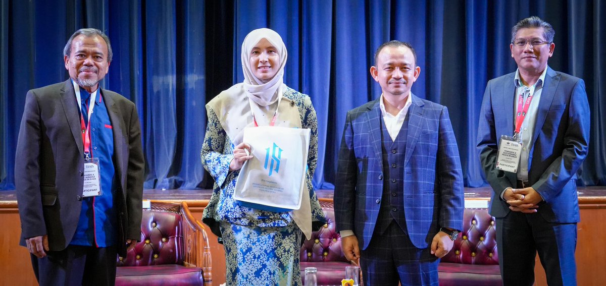 Maszlee Malik 🏴🇲🇾 (@maszlee) on Twitter photo Terima kasih Saudari Nurul Izzah Anwar kerana konsisten menyokong Perjuangan Palestin dan menyokong <a href="/iaismalaysia/">IAIS Malaysia</a>
Saya menyokong penuh perjuangan Saudari dalam memperjuangkan masa depan rakyat Malaysia dan ummah.
<a href="/n_izzah/">Nurul Izzah Anwar 🇲🇾 🌺</a> Terima kasih Saudari Nurul Izzah Anwar kerana konsisten menyokong Perjuangan Palestin dan menyokong <a href="/iaismalaysia/">IAIS Malaysia</a>
Saya menyokong penuh perjuangan Saudari dalam memperjuangkan masa depan rakyat Malaysia dan ummah.
<a href="/n_izzah/">Nurul Izzah Anwar 🇲🇾 🌺</a>