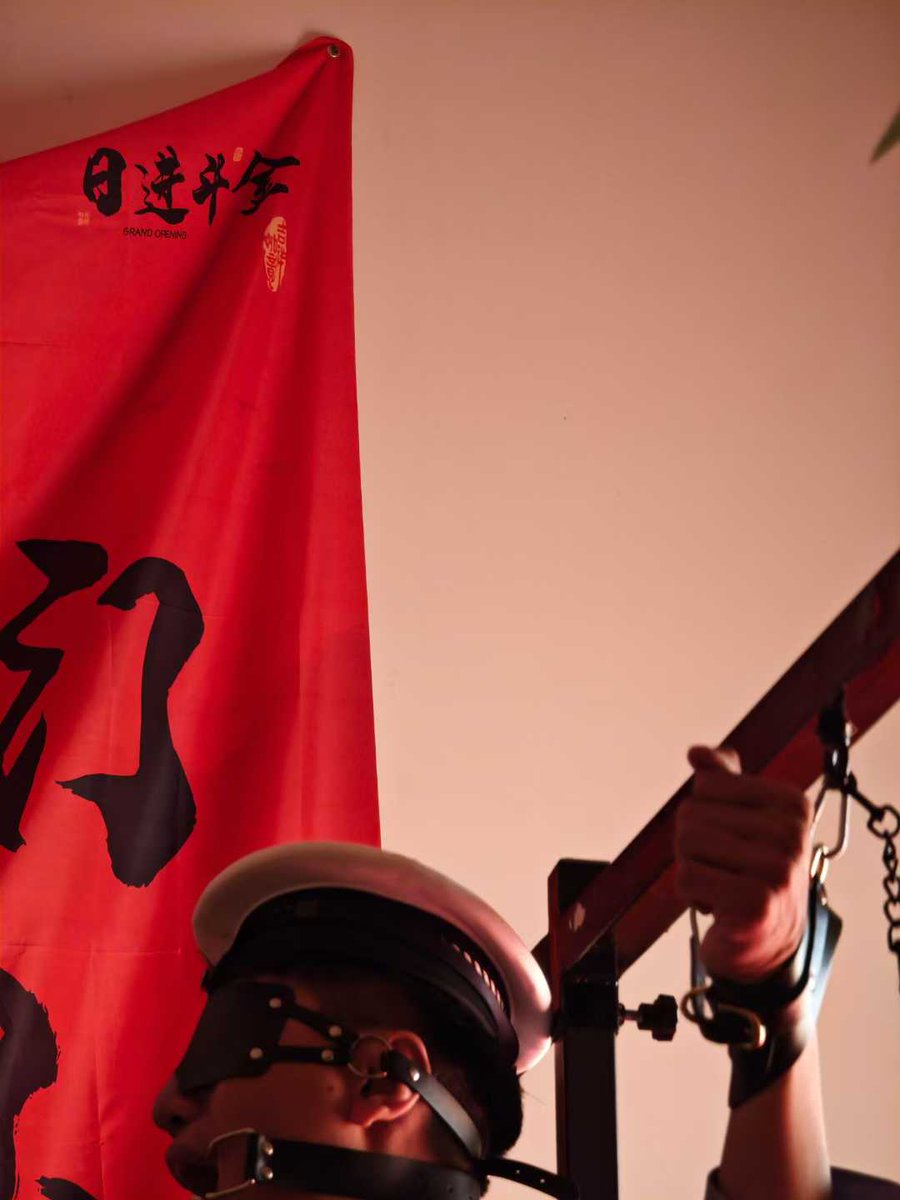 工作室第一个主题日
【警囚制服主题日】圆满落幕
下周是【正装主题日】
下下周是【物化紧缚主题日】
再下周是【校服师生主题日】
欢迎报名～