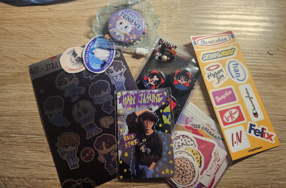 cyimaru's tweet photo. Its a bit late, but thank you for visiting our booth back on Sunday 🙇‍♂️🥺💖. Thank you also for the cute freebies from both visitors and vendors. 
Hope to see y'all in the next event 👋
#PLANDVol4 https://t.co/hUrOQLm6dS
