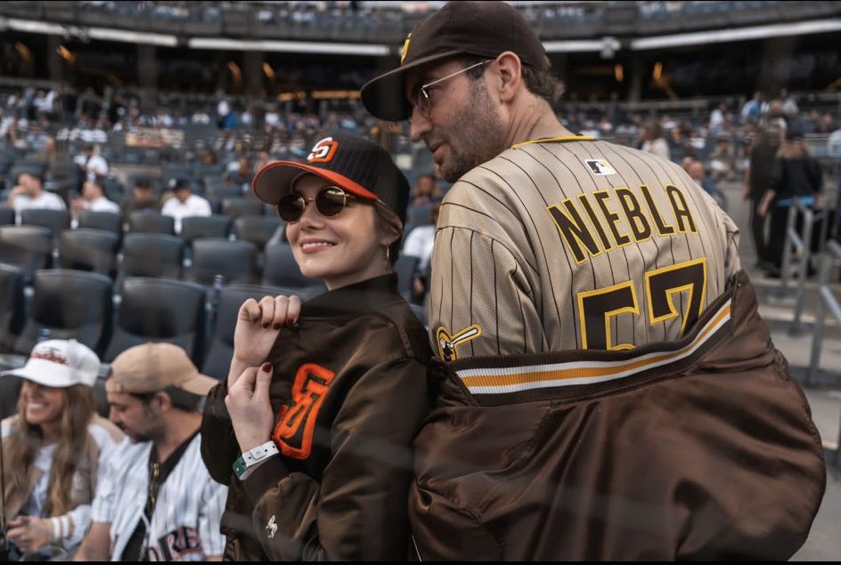 RubenFog57's tweet image. Appreciate Emma Stone and especially Dave McCary for showing love to @Padres 🤙🏼.