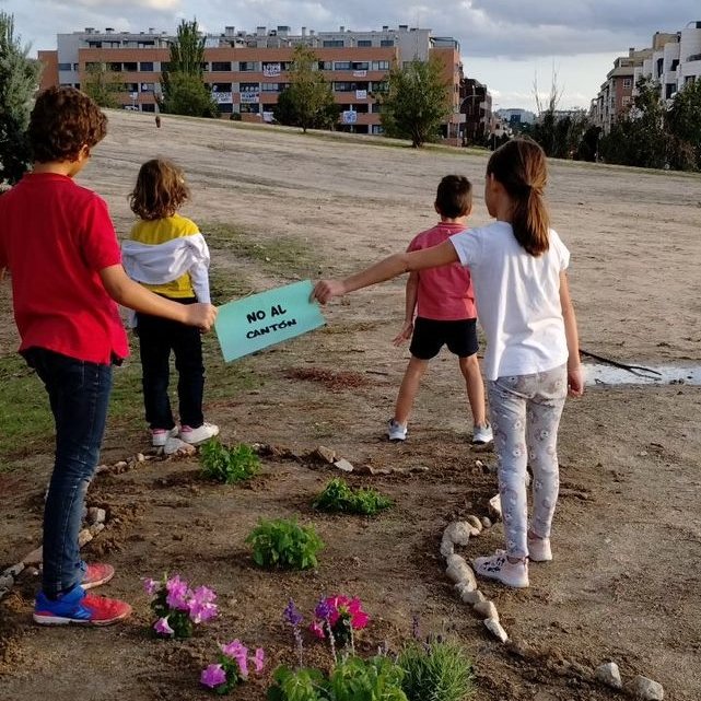 NOCANTONMONTECARMELO (@nocantonmntcrml) on Twitter photo <a href="/ComunidadMadrid/">Comunidad de Madrid</a> Nos sentimos IGNORADOS por <a href="/bcarabante/">Borja Carabante</a> <a href="/AlmeidaPP_/">José Luis Martínez-Almeida</a> <a href="/MADRID/">Ayuntamiento Madrid</a>. Hoy ACUDIMOS a <a href="/ppmadrid/">PP Comunidad de Madrid</a> <a href="/IdiazAyuso/">Isabel Díaz Ayuso</a> en busca de ese SENTIDO COMÚN que no encontramos en <a href="/MADRID/">Ayuntamiento Madrid</a> y que las familias de #Montecarmelo necesitan para frenar el proyecto de #MEGACANTÓN. ¿Por qué aquí si hay alternativas? <a href="/ComunidadMadrid/">Comunidad de Madrid</a> Nos sentimos IGNORADOS por <a href="/bcarabante/">Borja Carabante</a> <a href="/AlmeidaPP_/">José Luis Martínez-Almeida</a> <a href="/MADRID/">Ayuntamiento Madrid</a>. Hoy ACUDIMOS a <a href="/ppmadrid/">PP Comunidad de Madrid</a> <a href="/IdiazAyuso/">Isabel Díaz Ayuso</a> en busca de ese SENTIDO COMÚN que no encontramos en <a href="/MADRID/">Ayuntamiento Madrid</a> y que las familias de #Montecarmelo necesitan para frenar el proyecto de #MEGACANTÓN. ¿Por qué aquí si hay alternativas?