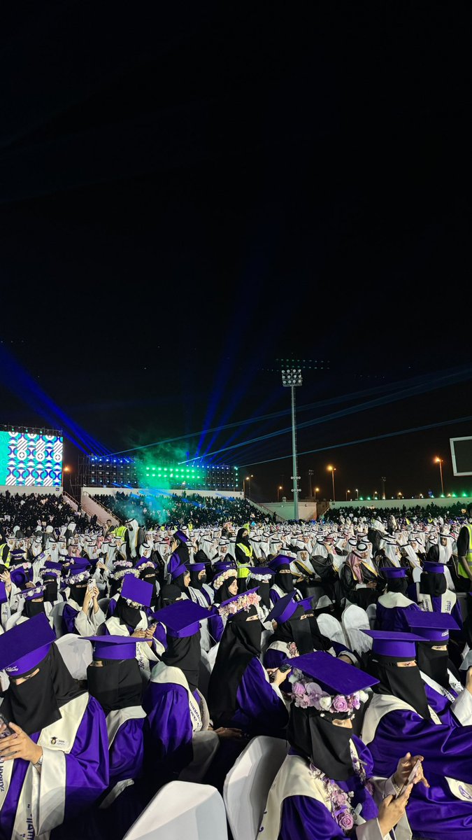 xiiiz26's tweet photo. Finally🎓🎓 https://t.co/yFZybfHhet