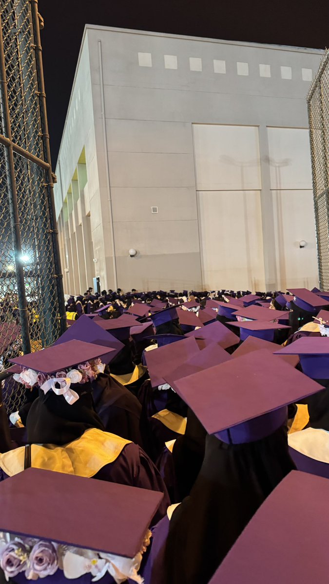 xiiiz26's tweet photo. Finally🎓🎓 https://t.co/yFZybfHhet