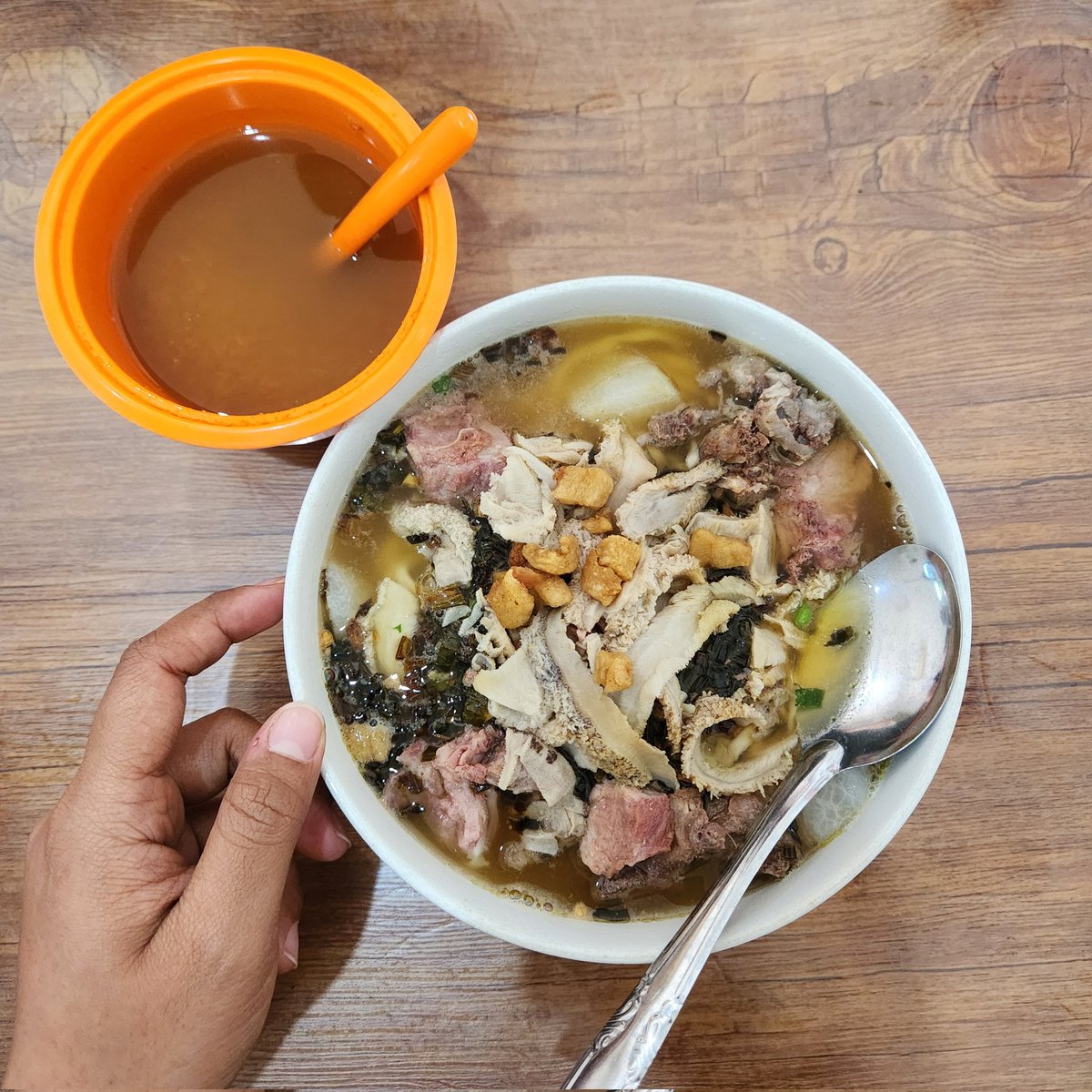 indeonisia's tweet photo. Selain wisata, tentu kewajiban lain adalah mencicipi kulinernya. Perut puas, lidah juga puas. 

📍Mie goreng Mang Acoy
📍Bubur ayam Bunut
📍Soto mie Agih
📍Mie Cinco https://t.co/vMFhc1w0js