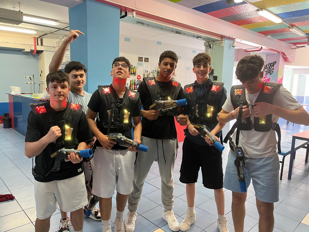 Tot un dia especial ple de sorpreses amb el joc de Laser Tag i de l’art del museu Moco, a Barcelona.
Tant el nostre grup de 4t d’ESO com el professorat va saber gaudir al màxim! #omsideprat @PedreraFundacio
