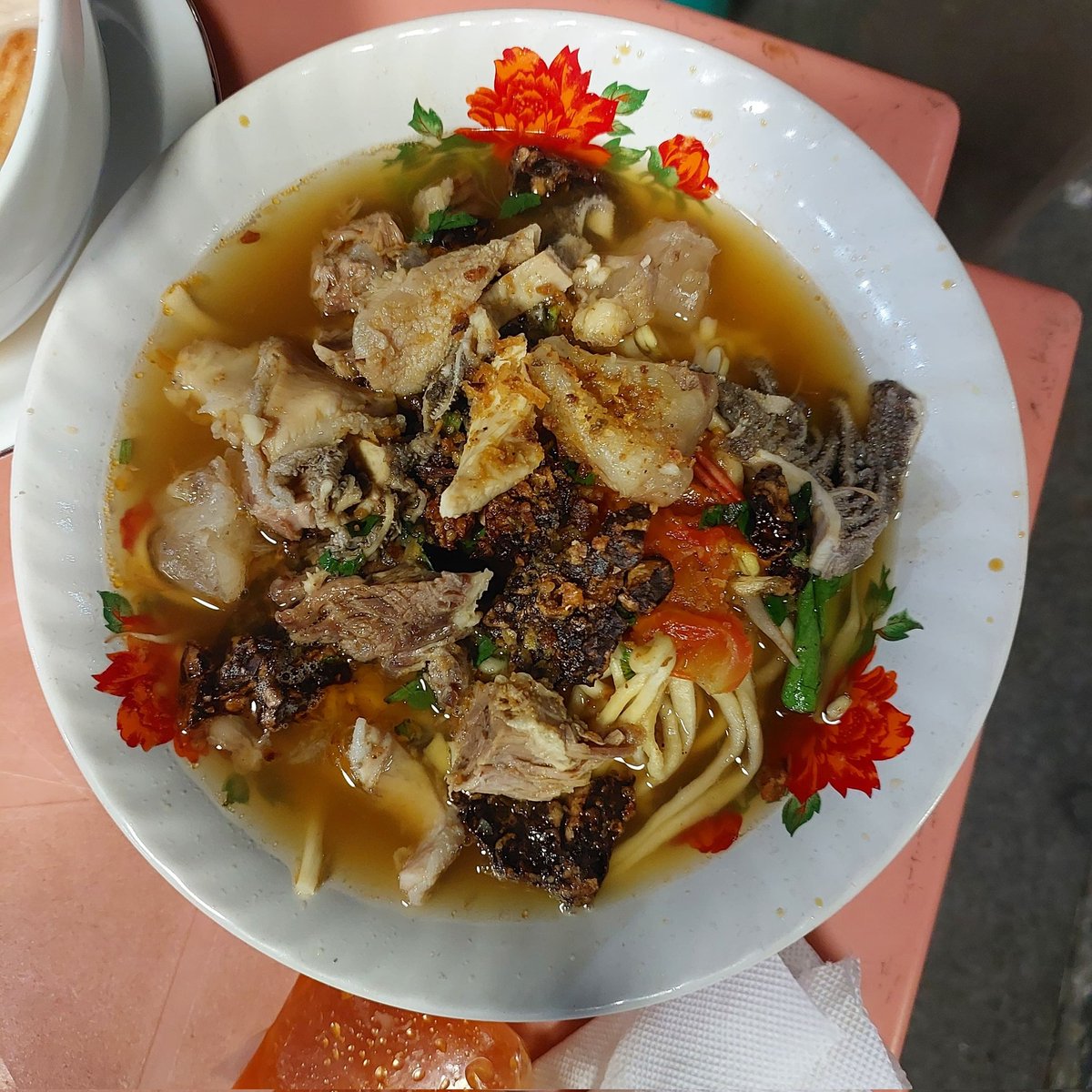 indeonisia's tweet photo. Untuk kuliner malamnya, sambil jalan-jalan di Jalan A Yani bisa coba kuliner ini juga. Sekotengnya sih paling juara selama perjalanan ini. 

📍Siekuoteng Singapore
📍Soto mie Mang Ece https://t.co/4Pz1U7FG9G