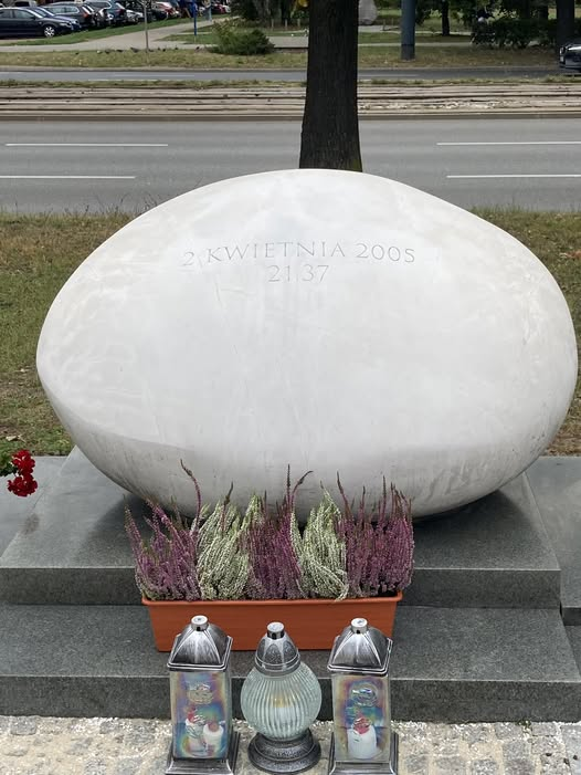 pan_kwiaciarka's tweet photo. To stąd wykluje się nowy papież https://t.co/OUNbLK3RxD