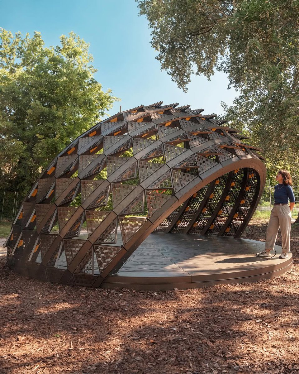 parametricarch's tweet image. 🧵1/3
SOMBRA Pavilion by @MVRDV, in collaboration with Metadecor, Airshade, Alumet, is now on view at the Giardini Marinaressa in Venice as part of the 2024 Time Space Existence exhibition. Inspired by heliodons, tools used to study the sun’s movement, the structure acts as a…
