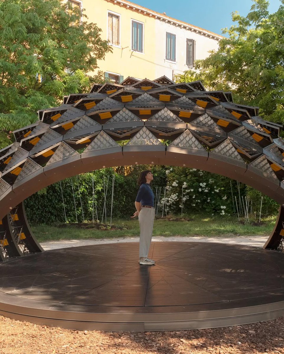 parametricarch's tweet image. 🧵1/3
SOMBRA Pavilion by @MVRDV, in collaboration with Metadecor, Airshade, Alumet, is now on view at the Giardini Marinaressa in Venice as part of the 2024 Time Space Existence exhibition. Inspired by heliodons, tools used to study the sun’s movement, the structure acts as a…