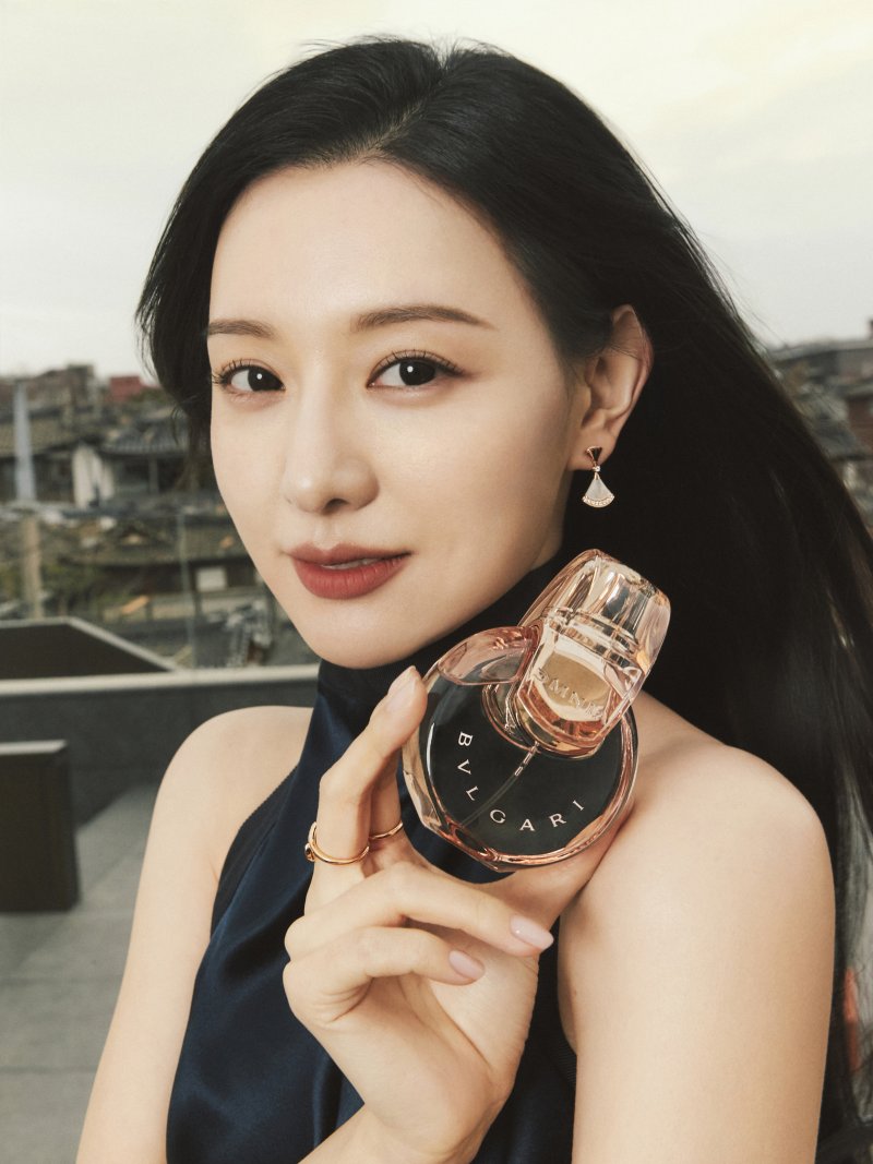 불가리 하우스 앰버서더 #김지원 이 제안하는 불가리 퍼퓸 메종의 시그니처 여성 컬렉션 옴니아 크리스탈린