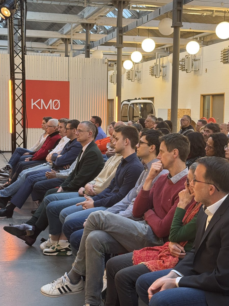 francetvetvous's tweet photo. Hier soir, @mulhouse a accueilli au KMØ la 2e Rencontre @CPolF5 !

Thomas Snégaroff, Natacha Polony, Anaïs Voy-Gillis et Gérald Cohen ont débattu avec un public engagé : l’industrie peut-elle encore nous faire rêver ?

Replay disponible prochainement sur https://t.co/ohhVwJ3JLL https://t.co/mC1apA8TLf