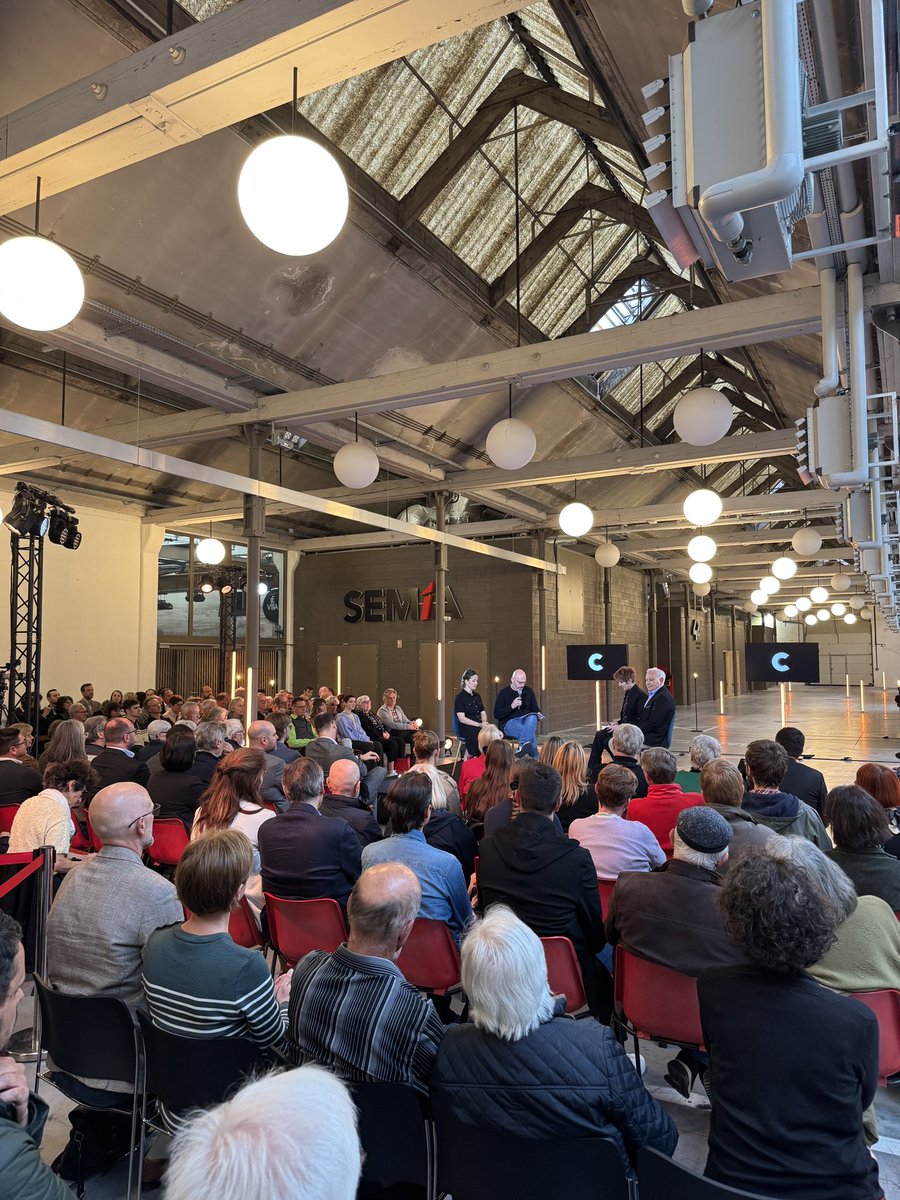 francetvetvous's tweet photo. Hier soir, @mulhouse a accueilli au KMØ la 2e Rencontre @CPolF5 !

Thomas Snégaroff, Natacha Polony, Anaïs Voy-Gillis et Gérald Cohen ont débattu avec un public engagé : l’industrie peut-elle encore nous faire rêver ?

Replay disponible prochainement sur https://t.co/ohhVwJ3JLL https://t.co/mC1apA8TLf