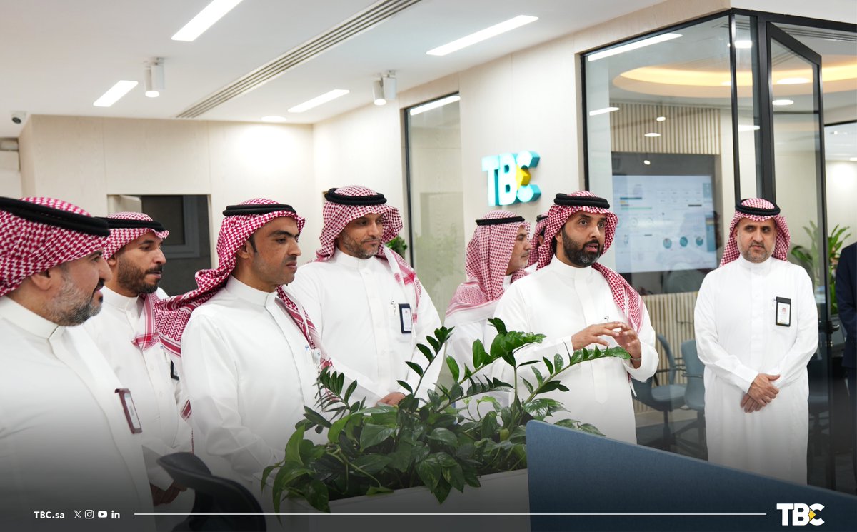 سعدنا في #شركة_تطوير_للمباني بإستقبال سعادة المهندس متعب الشهراني، رئيس شركة تطوير التعليم القابضة والرؤساء التنفيذيين لشركات مجموعة تطوير، في زيارة للمكتب الإقليمي للمنطقة الوسطى.
 تم خلال اللقاء استعراض أبرز إنجازات المكتب منذ تأسيسه، ومناقشة الخطط المستقبلية والرؤى التطويرية