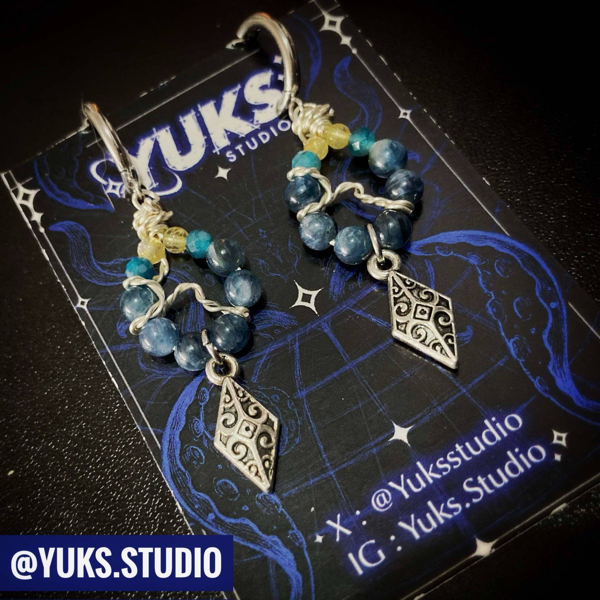 Yuksstudio's tweet photo. เจอกับ yukssssss studio ได้ที่งาน Creator Alley ในวันที่ 10 นี้นะครับ มีต่างหูลวดถักไปให้เลือกหลายแบบเลยยย 🦦 https://t.co/tV199oGakJ
