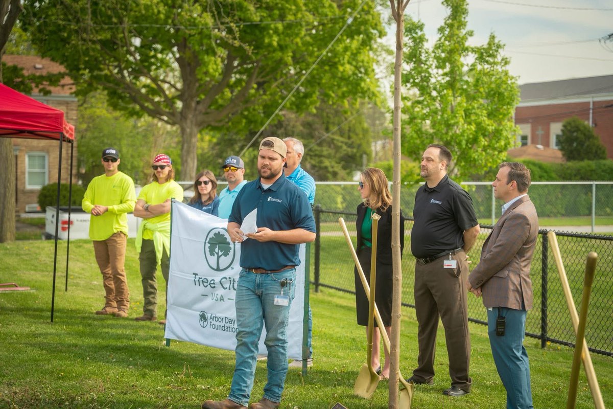 BensenvilleIL's tweet photo. Bensenville celebrated #ArborDay with tree plantings at Tioga and W.A. Johnson Schools! Village President DeSimone, Public Works Director Joe Caracci, and Public Works Operations Superintendent Frank Palumbo joined students to talk about the importance of trees. #TreeCityUSA https://t.co/aXRpeo58db