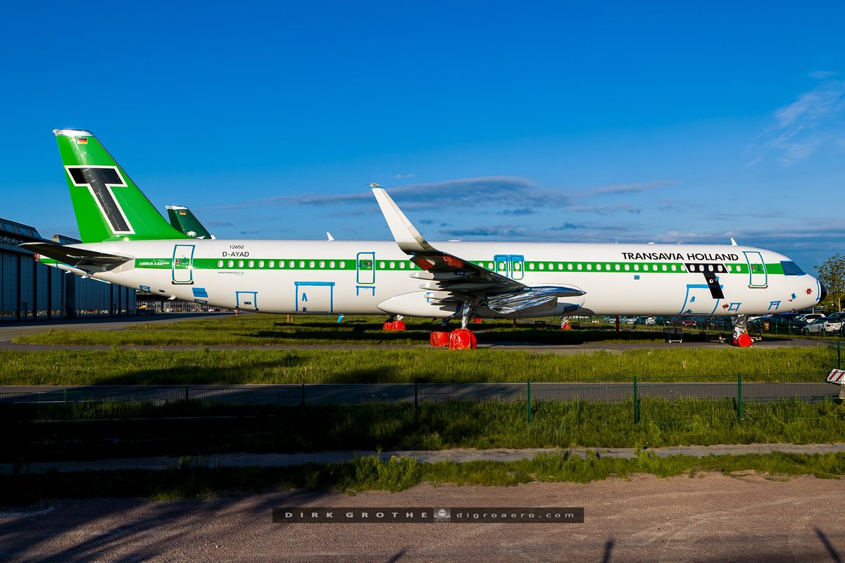 digro65's tweet image. the beautiful new retro Airbus A321neo for @transavia Holland in the 1960s livery is waiting for its engines at Airbus Hamburg, will be PH-YHD