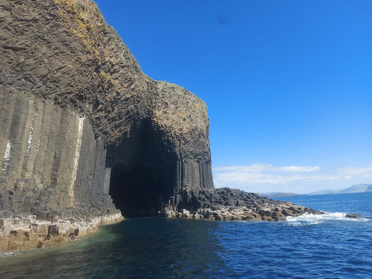 ShetlandWild's tweet image. This week we are enjoying the wildlife and scenery of Mull, Iona and Staffa. The days have flown by and thus far we&apos;ve seen White-tailed and Golden Eagles, 100s of Puffins, Bottle nosed Dolphins, Otters, Harbour  Porpoise, Hen Harriers and Short-eared Owls.