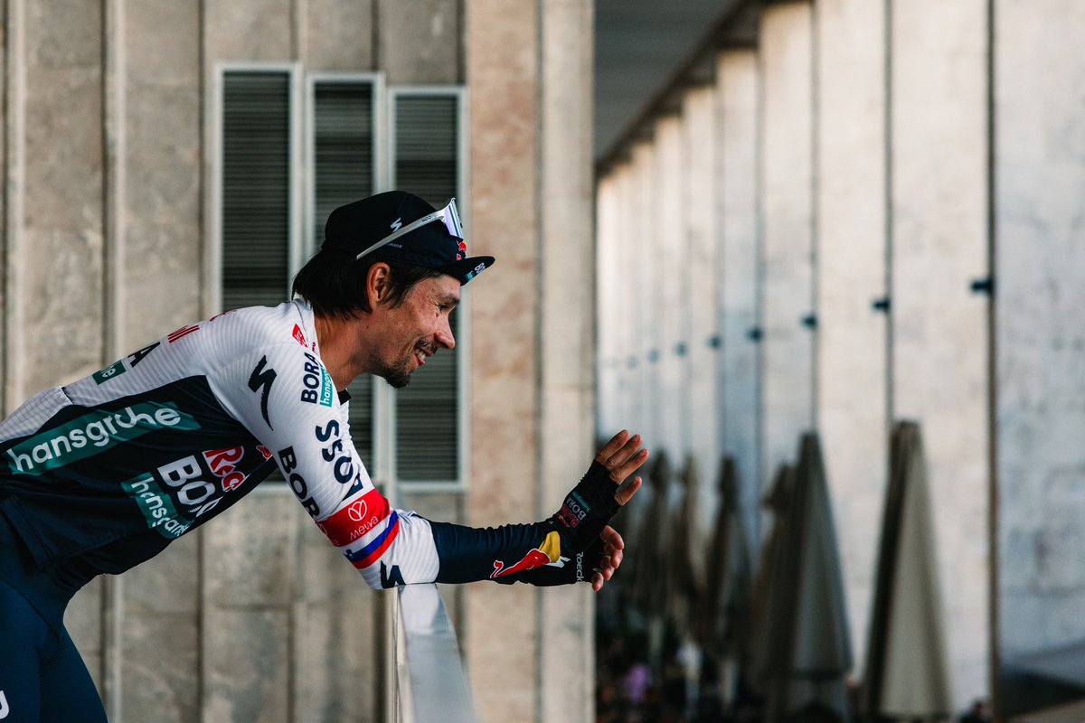 Big smiles and good vibes ahead of the <a href="/giroditalia/">Giro d'Italia</a> 💗
 
The team presentation set the tone — now, the Giro begins! 😍
__________
📸 Max Fries
 
#redbullborahansgrohe #GirodItalia