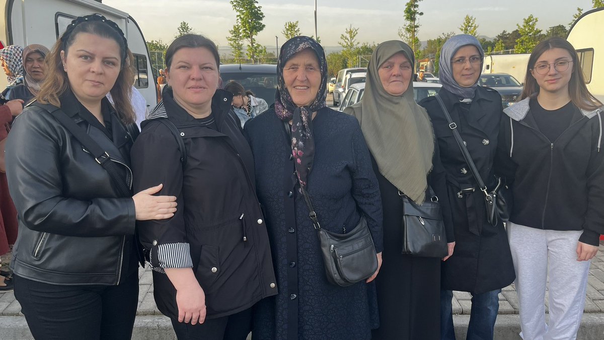 erolergul's tweet photo. Hac farizasını yerine getirmek üzere kutsal topraklara yolcu ettiğimiz annem ve babamı yolcu ettik. Rabbim hacılıklarını mebrur etsin. Hayırlısı ile gidip gelmeyi nasip etsin https://t.co/azWkCMBswm