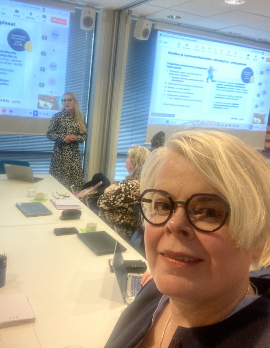 Jkylässä <a href="/keskisuomenliit/">Keski-Suomen liitto</a> :ssa <a href="/LiisaJurmu/">Liisa Jurmu</a> kanssa puhumassa kuntien, maakuntien ja hyvinvointialuiden yhteistyöstä. Se on välttämätöntä, mutta nyt kovin erilaista eri puolilla maata. Yhtenäisempiä pelisääntöjä kaivattaisiin. #elinvoima #hyvinvointi #aluekehittäminen #yhdyspinnat