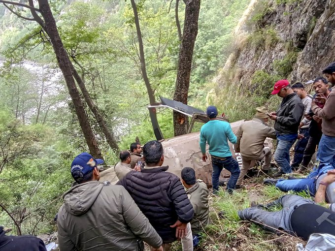 PHaryana360's tweet image. Five persons were killed and two others injured on Thursday when a private company’s #helicopter on way to #Gangotri shrine #crashed near Gangnani in Uttarkashi district, officials said.
