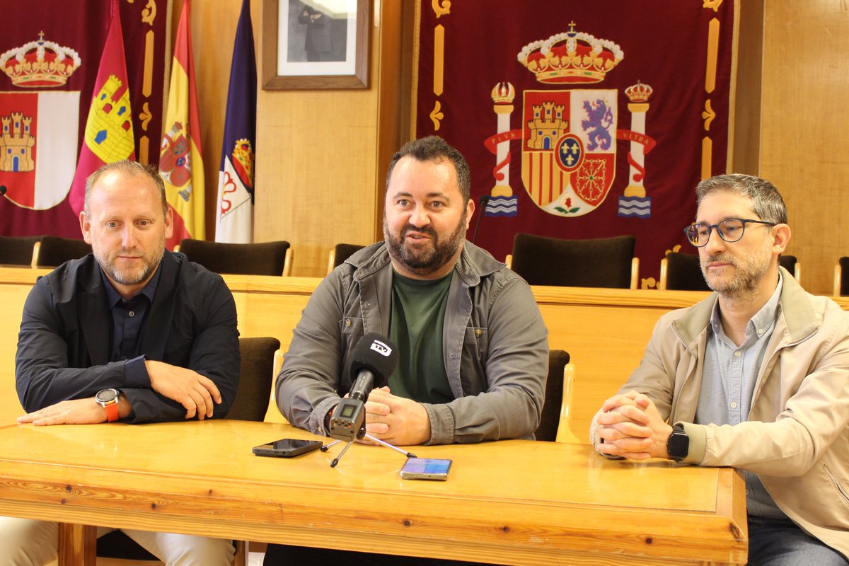 #InstitucionalFBCLM | Presentada en Daimiel la F4 de la #Nacional1MAS.
🎙️J.E. Gálvez - Presidente FBCLM
🎙️R. Ortega - Concejal DXT Ayto. Daimiel
🎙️Pedro Ruiz - Presidente <a href="/CBDaimiel/">CBDaimiel</a> 
CRÓNICA👇👇
📰 fbclm.net/institucionalf…
📸FBCLM
#PasionXBasketCLM