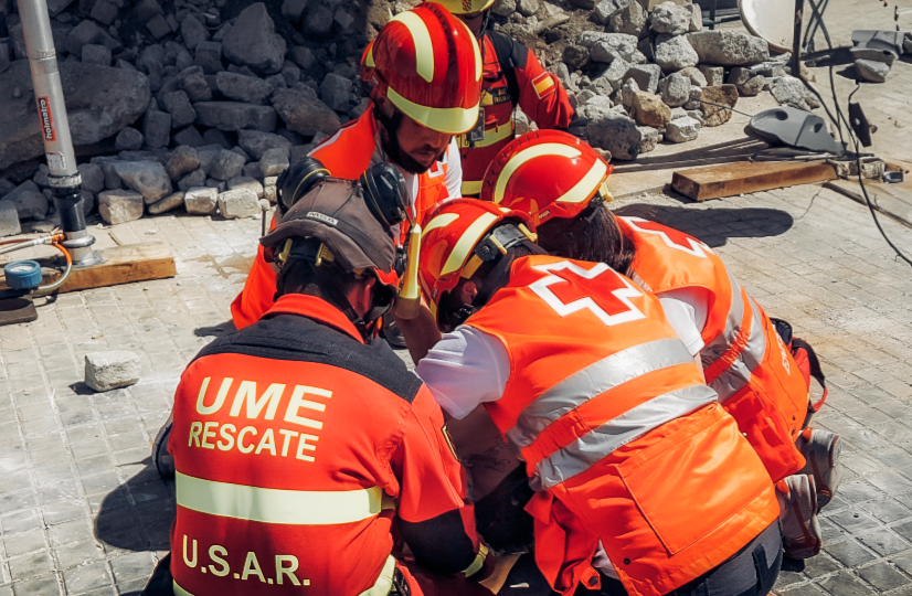 🤝🌍 En el #DíaMundialDeLaCruzRoja rendimos homenaje a quienes, con humanidad y compromiso, están siempre donde más se les necesita.

Desde la <a href="/UMEgob/">UME</a> reconocemos vuestra labor incansable en cada emergencia, compañeros.