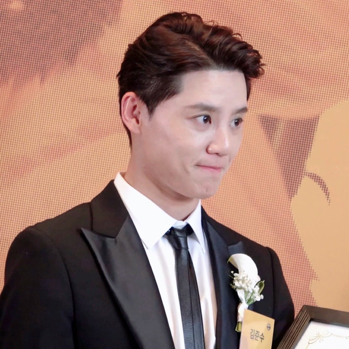 xweet_moment's tweet photo. 잘생겼는데 귀엽기까지 해ㅠㅠㅠ https://t.co/EjQjkn0Kux