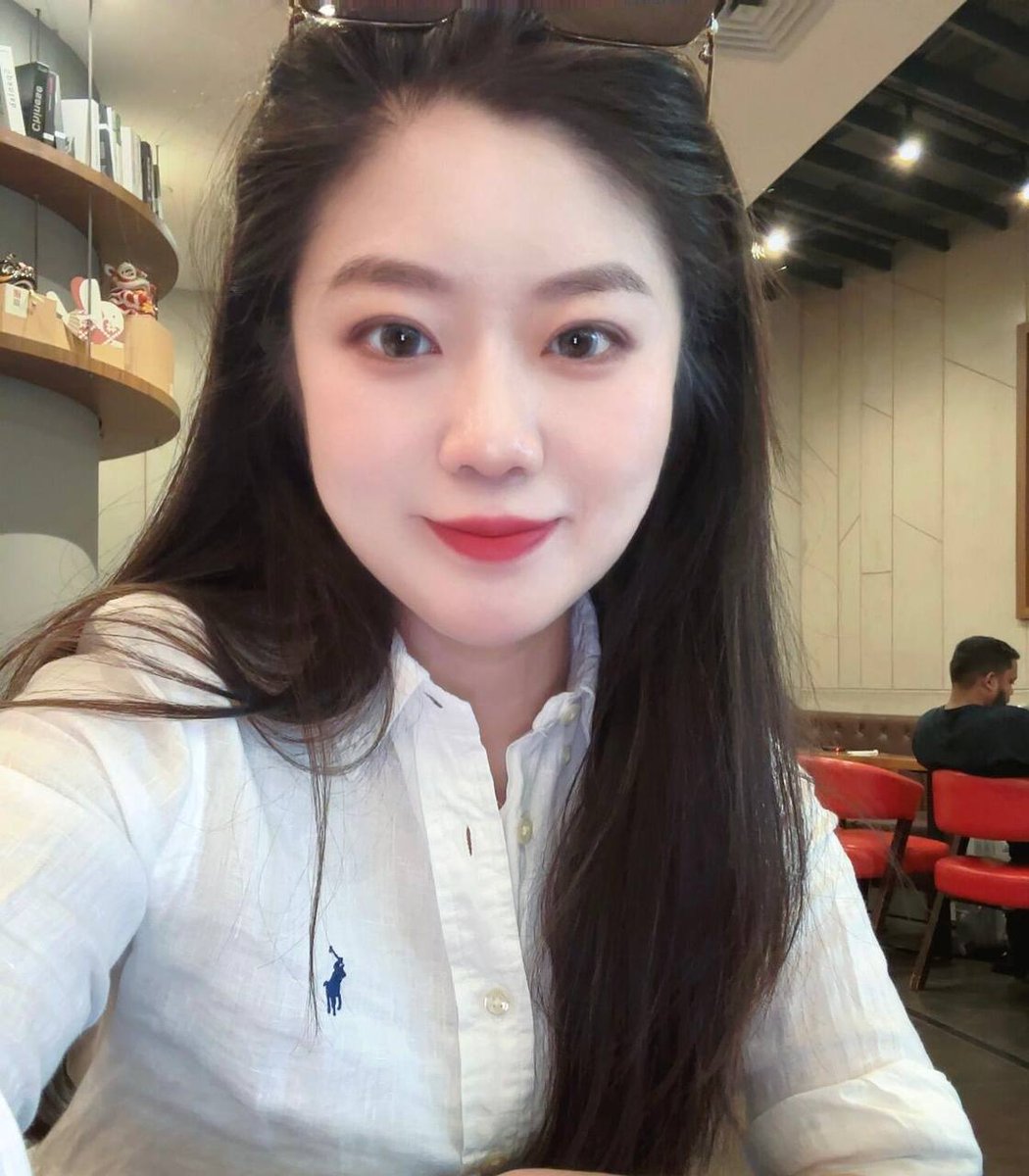 中出去吃个饭都能遇到我之前的炮友
一起约了个饭后顺其自然的一起去了想去的地

第一次看到镜子中被后入的自己，控制不住淫叫的样子既让我觉得兴奋又觉得羞涩，淫水都变得更多了…
可惜他没坚持十分钟就射了，被撩起的欲火没有熄灭，瞬间欲罢不能…
面对难受的姐姐，懂事的宝子已经开始点赞私信了 https://t.co/iPi1nha3Nd