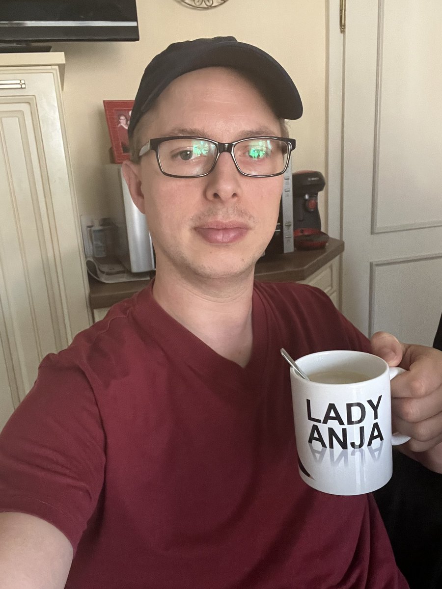 eigentum_m's tweet photo. Selbstverständlich trinke ich auch in meiner alten Heimat meinen Kaffee aus einer Tasse meiner Herrin @herrin_ladyanja 

https://t.co/w7zJvdTn5w

#LAddicted #247sklave #realsklave https://t.co/mmaRU30NB8