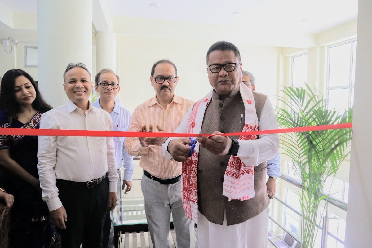 ranojpeguassam's tweet photo. Today, inaugurated the Regional Support Centre of @Samarth_eGov — the e-governance platform for Higher Education — at Gauhati University. Jointly set up by the Directorate of Higher Education and @GauhatiUniv, the centre will serve as a coordination and technical support hub for universities and colleges, especially during the upcoming admission process and for the implementation of e-governance initiatives.

Also interacted with representatives from various colleges, in the presence of the Hon'ble Vice Chancellor of GU Dr. Nani Gopal Mahanta and Shri Narayan Konwar, Secretary, Education.
@himantabiswa 
@CMOfficeAssam