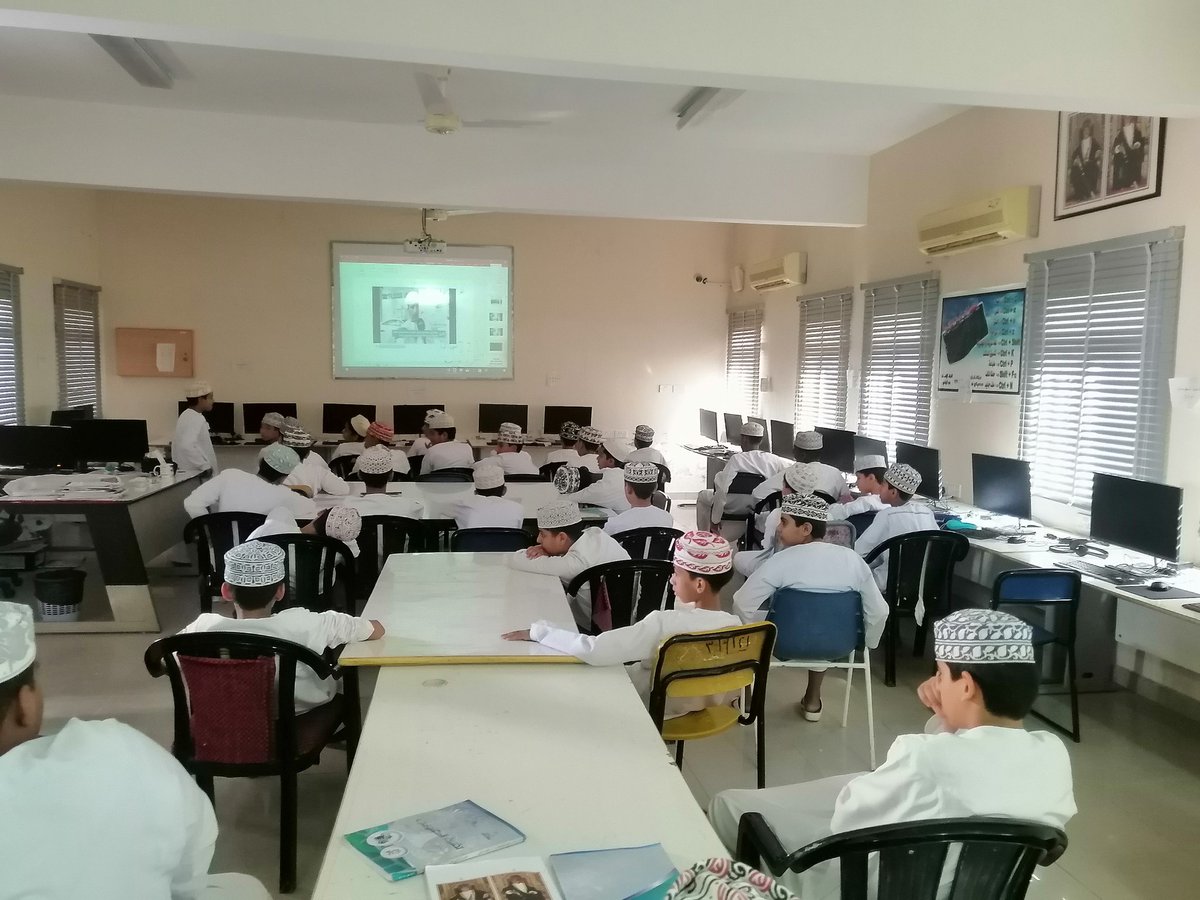 تشرفت بزيارة الزملاء في مدرسة صالح بن المتوكل حيث إلتقيت بالأساتذة الكرام/مدير المدرسة ومشرف الأنشطة الأستاذ سعيد الرواحي والأستاذ بدر الرواحي ، وتم تنفيذ ورشة علمية عن الهيدروجين الأخضر لطلبة الصف السابع ،وأسعدني إنطباع المدرسة الإيجابي عن الخدمات المقدمة من قسم الإبتكار للمدارس