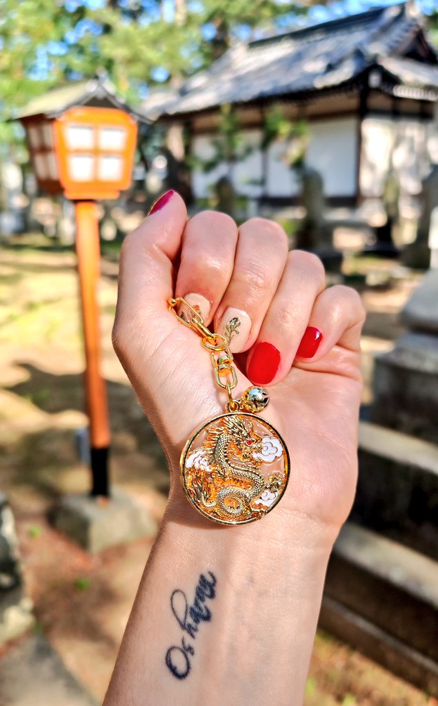 ¿Como me iba a resistir a comprar un amuleto del Dios Dragón? 😍😍