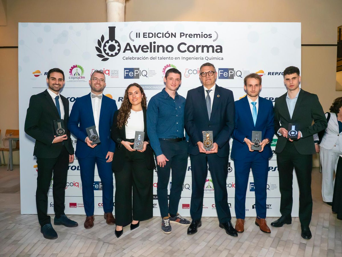 Dow Tarragona (@dowtarragona) on Twitter photo 🏆 <a href="/icanagueral/">Ignasi Cañagueral</a>, reconegut per la seva trajectòria profesional en els II Premis d’Enginyeria Química Avelino Corma.
👏 Enhorabona, Ignasi, per aquest guardó que reconeix la bona feina durant gairebé 37 anys a Dow. A continuar picant pedra!
ℹ️ premiosavelinocorma.com/cinco-jovenes-… 🏆 <a href="/icanagueral/">Ignasi Cañagueral</a>, reconegut per la seva trajectòria profesional en els II Premis d’Enginyeria Química Avelino Corma.
👏 Enhorabona, Ignasi, per aquest guardó que reconeix la bona feina durant gairebé 37 anys a Dow. A continuar picant pedra!
ℹ️ premiosavelinocorma.com/cinco-jovenes-…